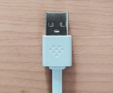 חיבור USB עם פנים